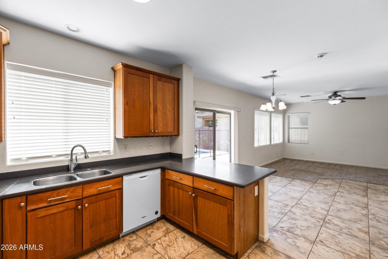 3029 E Franklin Ave-11