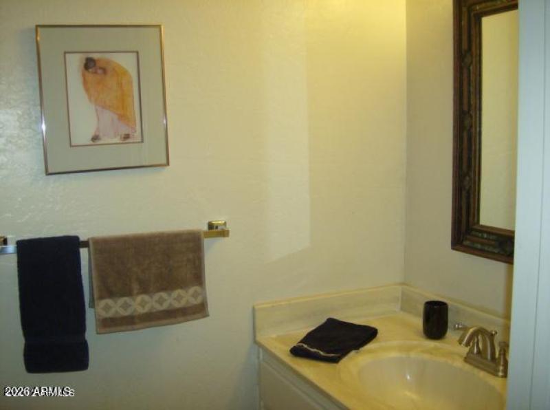 20120411231603995107000000-o