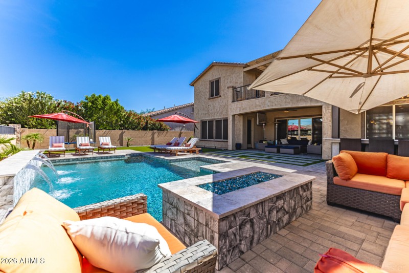 Entertainers Dream back yard