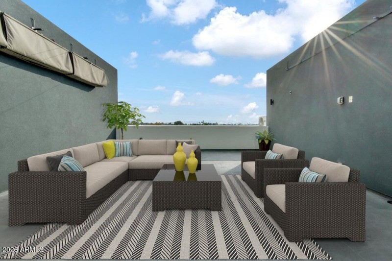 Rooftop Deck w City Views