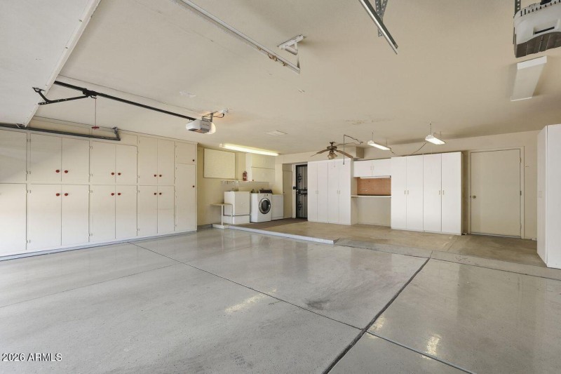 LARGE 2.5 CAR GARAGE