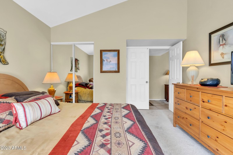 9430 E Mission Ln-18