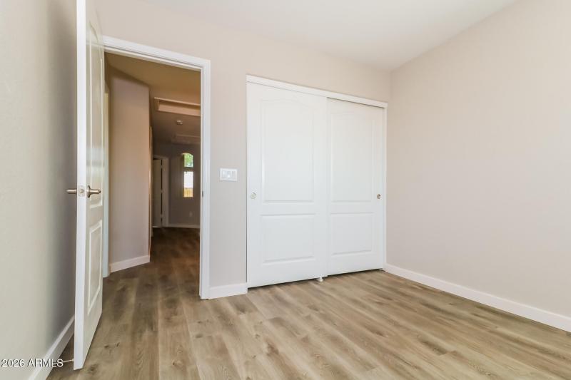 011-photo-bedroom-11484974