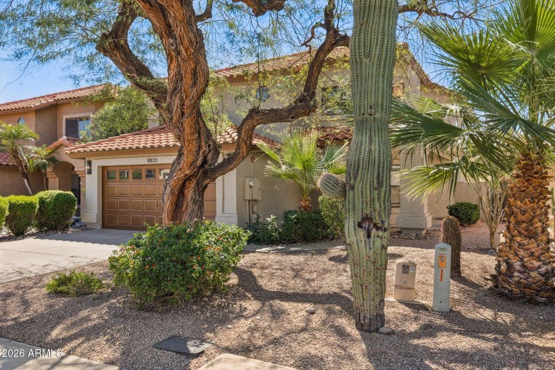 4-web-or-mls-8833-e-charter-oak-dr