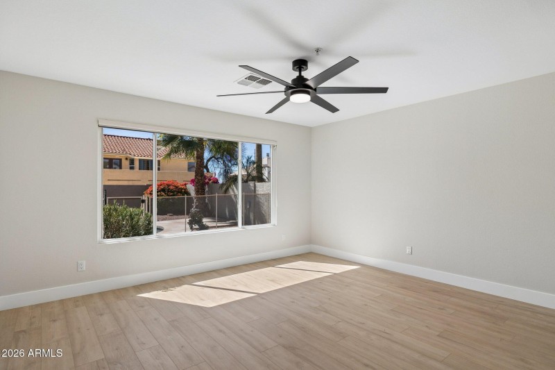 8-web-or-mls-8833-e-charter-oak-dr