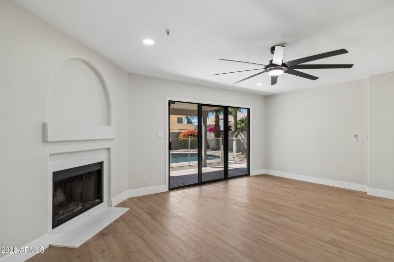 11-web-or-mls-8833-e-charter-oak-dr