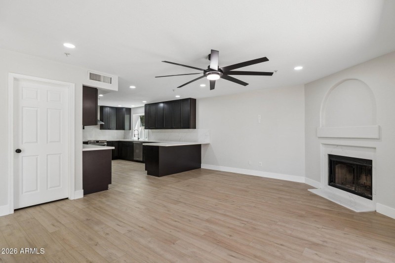 12-web-or-mls-8833-e-charter-oak-dr