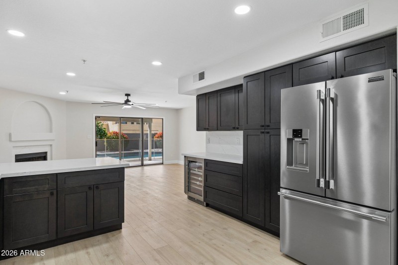 19-web-or-mls-8833-e-charter-oak-dr