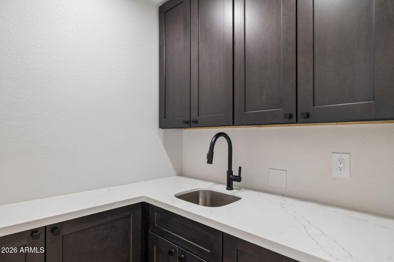 20-web-or-mls-8833-e-charter-oak-dr