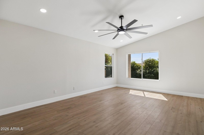 25-web-or-mls-8833-e-charter-oak-dr