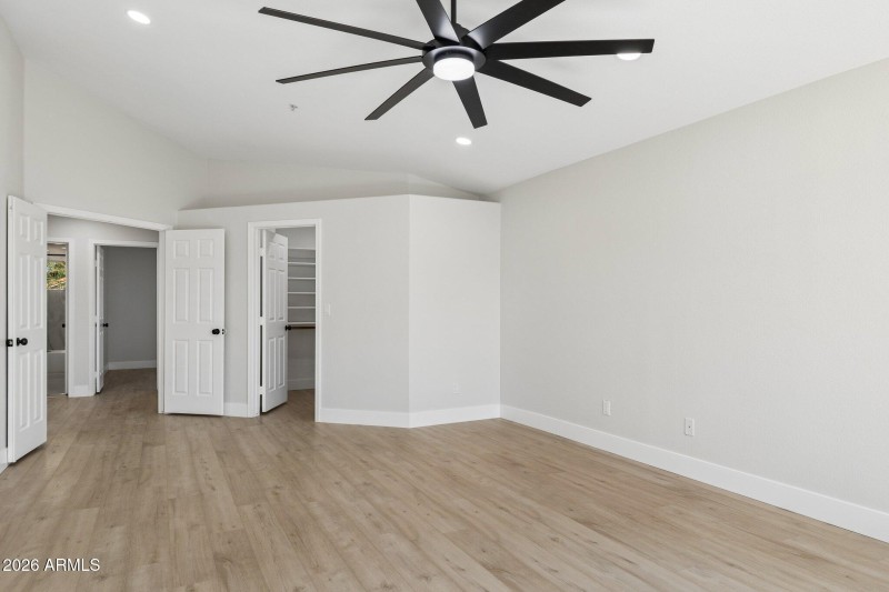 27-web-or-mls-8833-e-charter-oak-dr