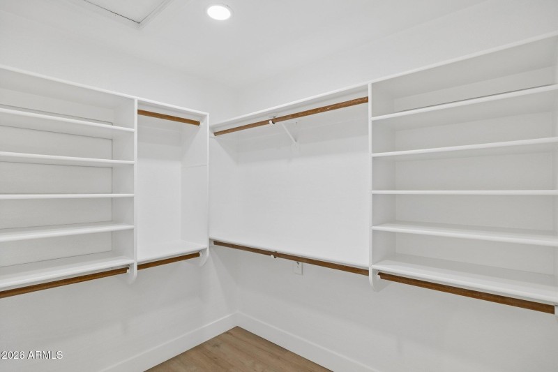 28-web-or-mls-8833-e-charter-oak-dr