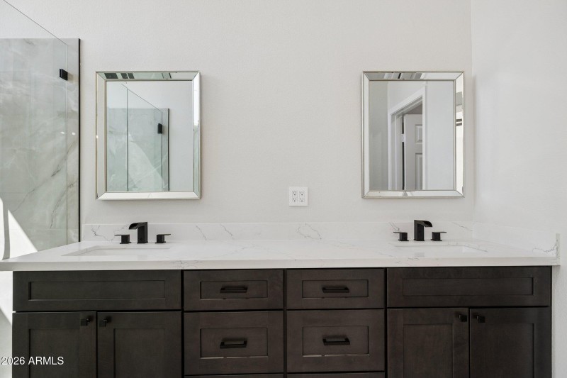 29-web-or-mls-8833-e-charter-oak-dr