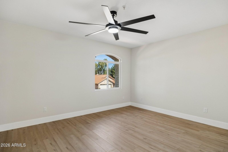 31-web-or-mls-8833-e-charter-oak-dr