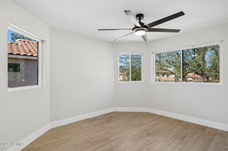 33-web-or-mls-8833-e-charter-oak-dr