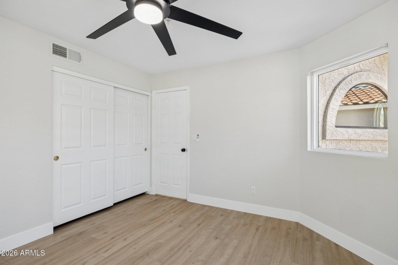 34-web-or-mls-8833-e-charter-oak-dr