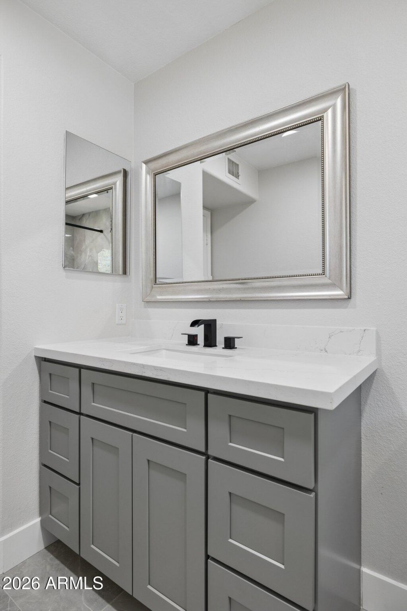 36-web-or-mls-8833-e-charter-oak-dr