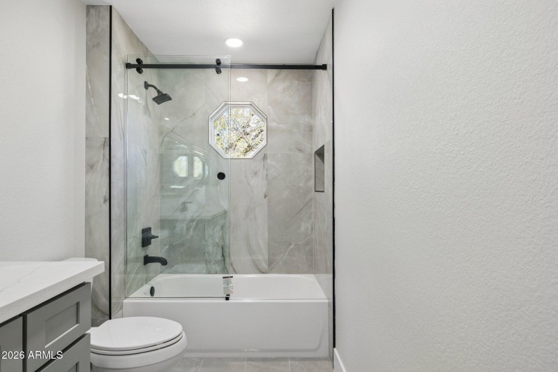 37-web-or-mls-8833-e-charter-oak-dr