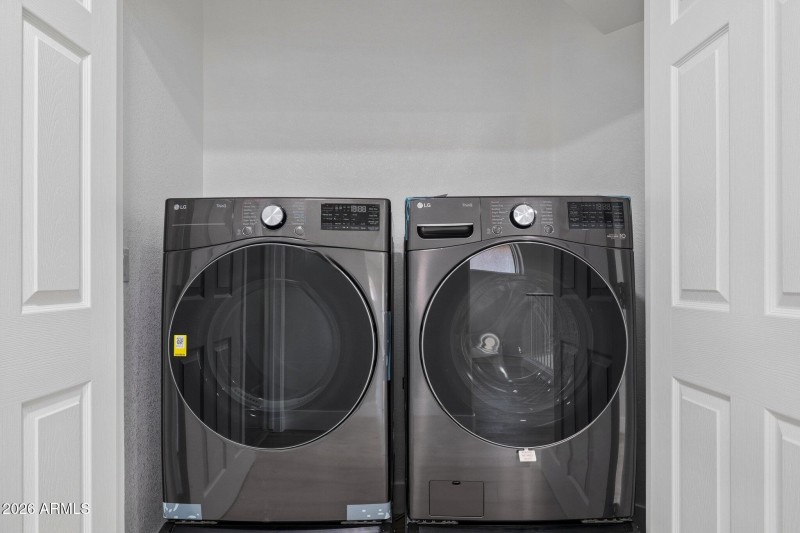 40-web-or-mls-8833-e-charter-oak-dr