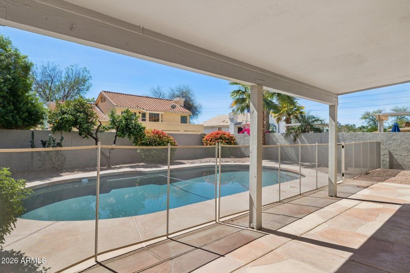 41-web-or-mls-8833-e-charter-oak-dr