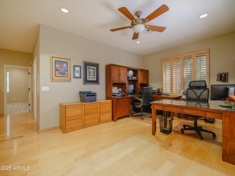 Listings_6132 W Topeka-25