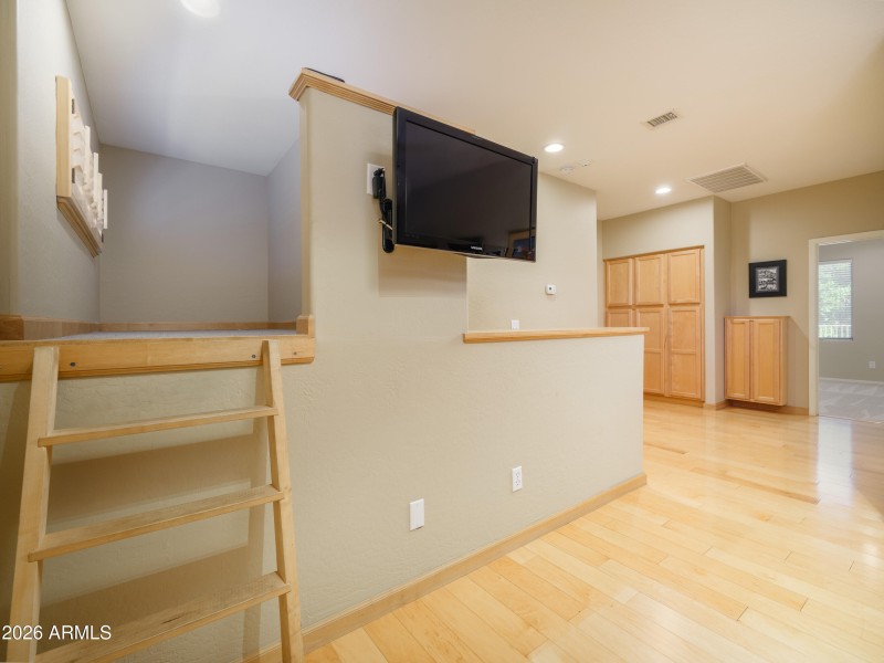 Listings_6132 W Topeka-26