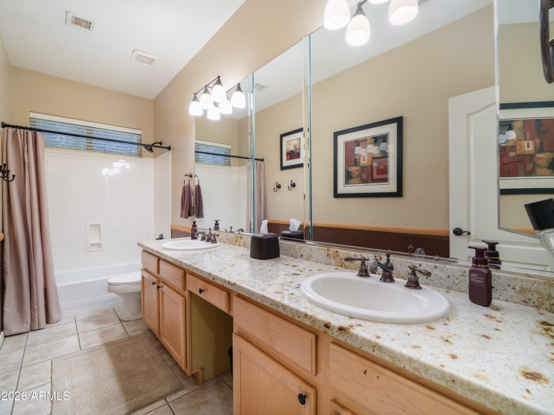 Listings_6132 W Topeka-28