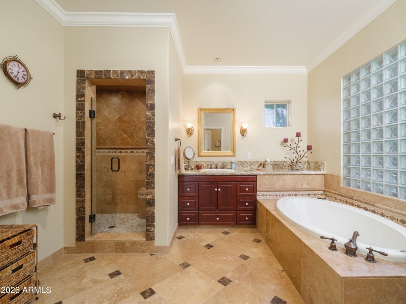 Listings_6132 W Topeka-36