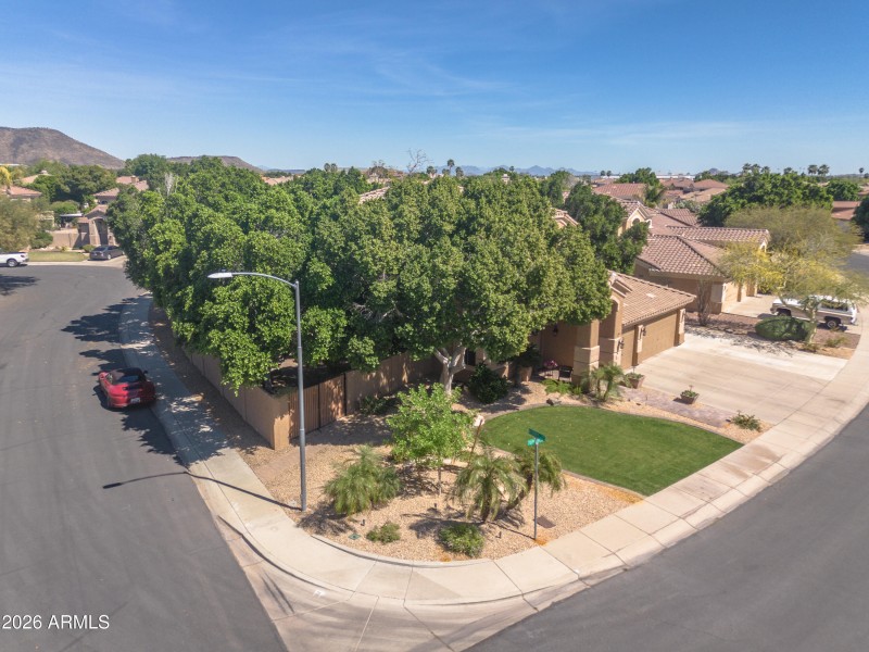 Listings_6132 W Topeka-41