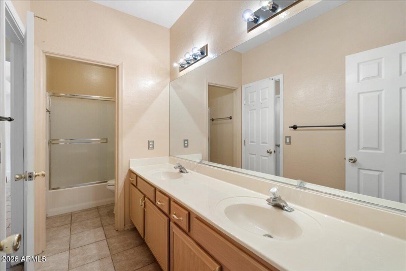 27-Guest Bathroom