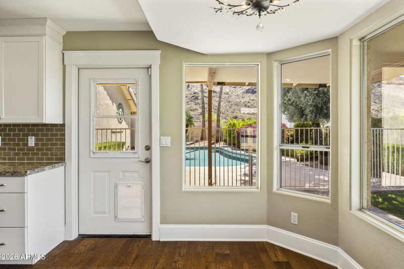 Pool & Mountain Views