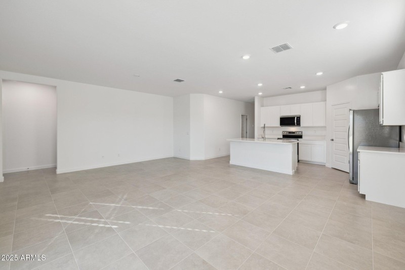 4-web-or-mls-1476-s-241st-ave