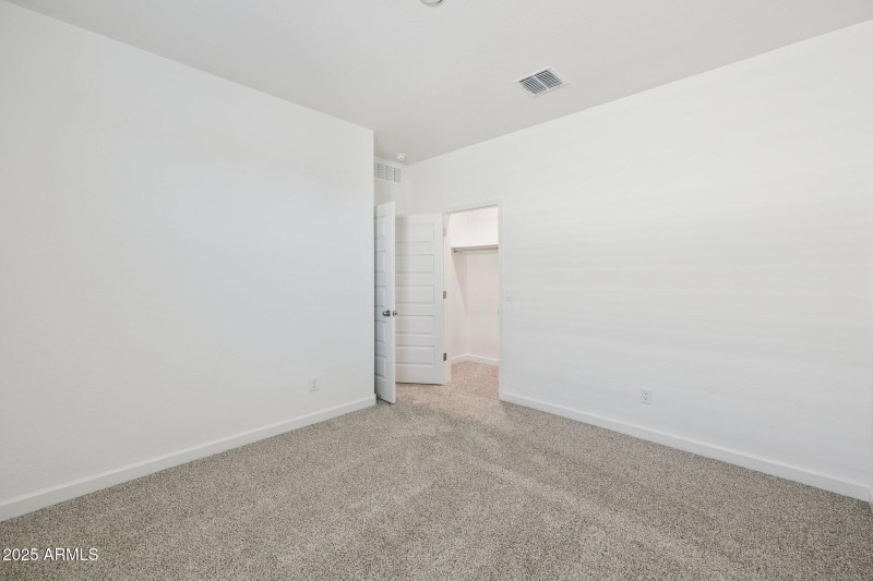 26-web-or-mls-1476-s-241st-ave