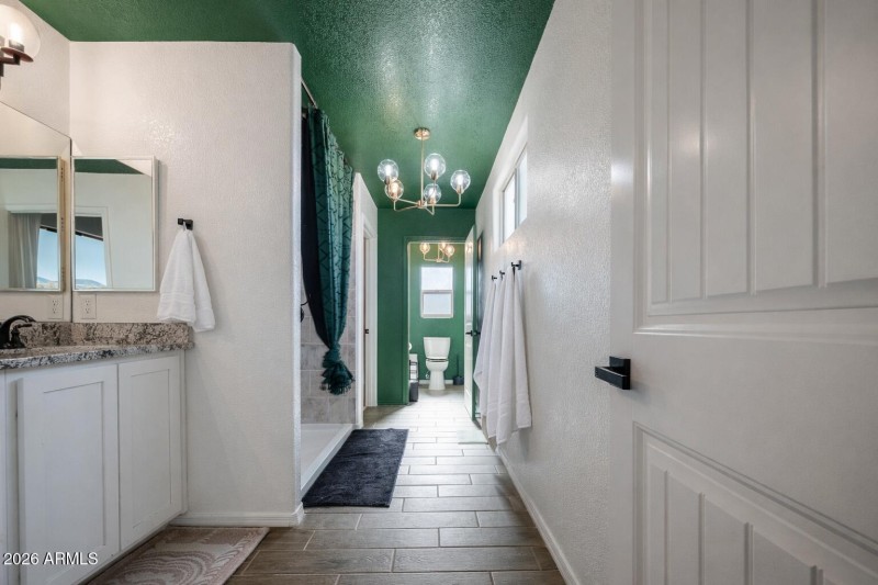 C0E30492-3DA0-471D-8864-B547A5830556