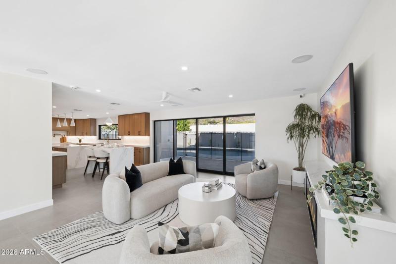 6-web-or-mls-7501-n-21st-pl