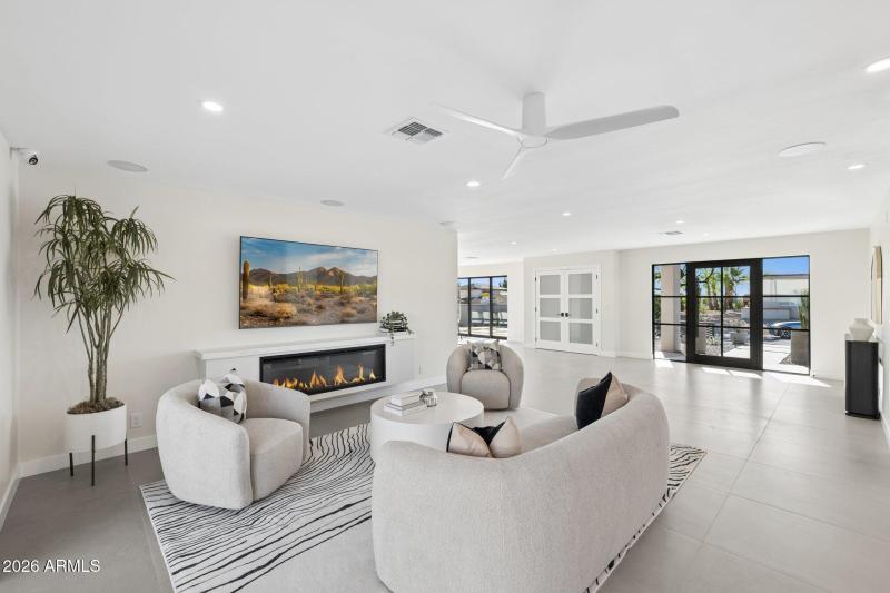 7-web-or-mls-7501-n-21st-pl