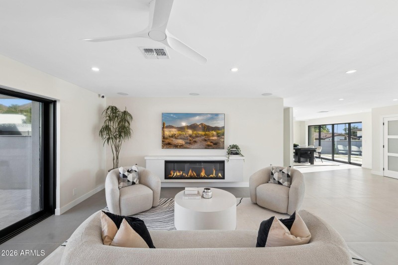 9-web-or-mls-7501-n-21st-pl