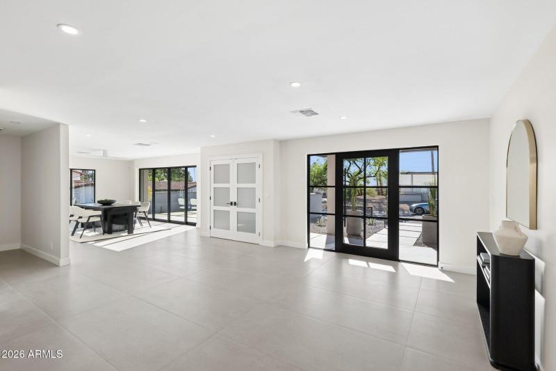 11-web-or-mls-7501-n-21st-pl