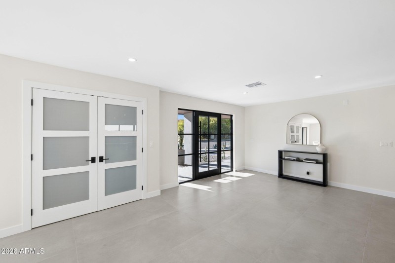 12-web-or-mls-7501-n-21st-pl