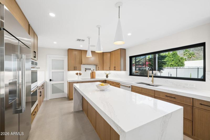 24-web-or-mls-7501-n-21st-pl