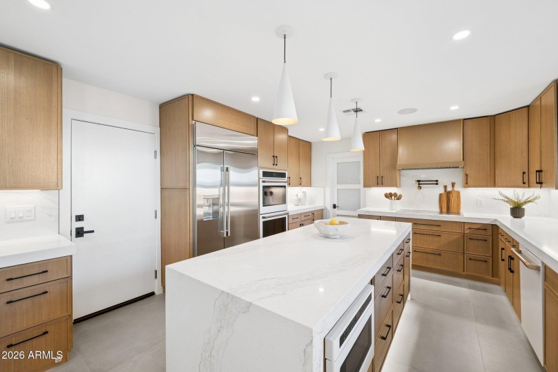 25-web-or-mls-7501-n-21st-pl