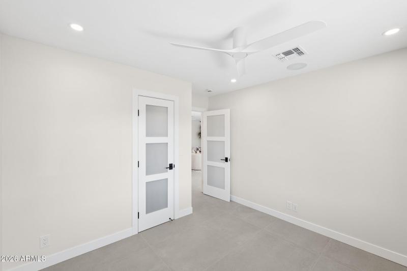 44-web-or-mls-7501-n-21st-pl