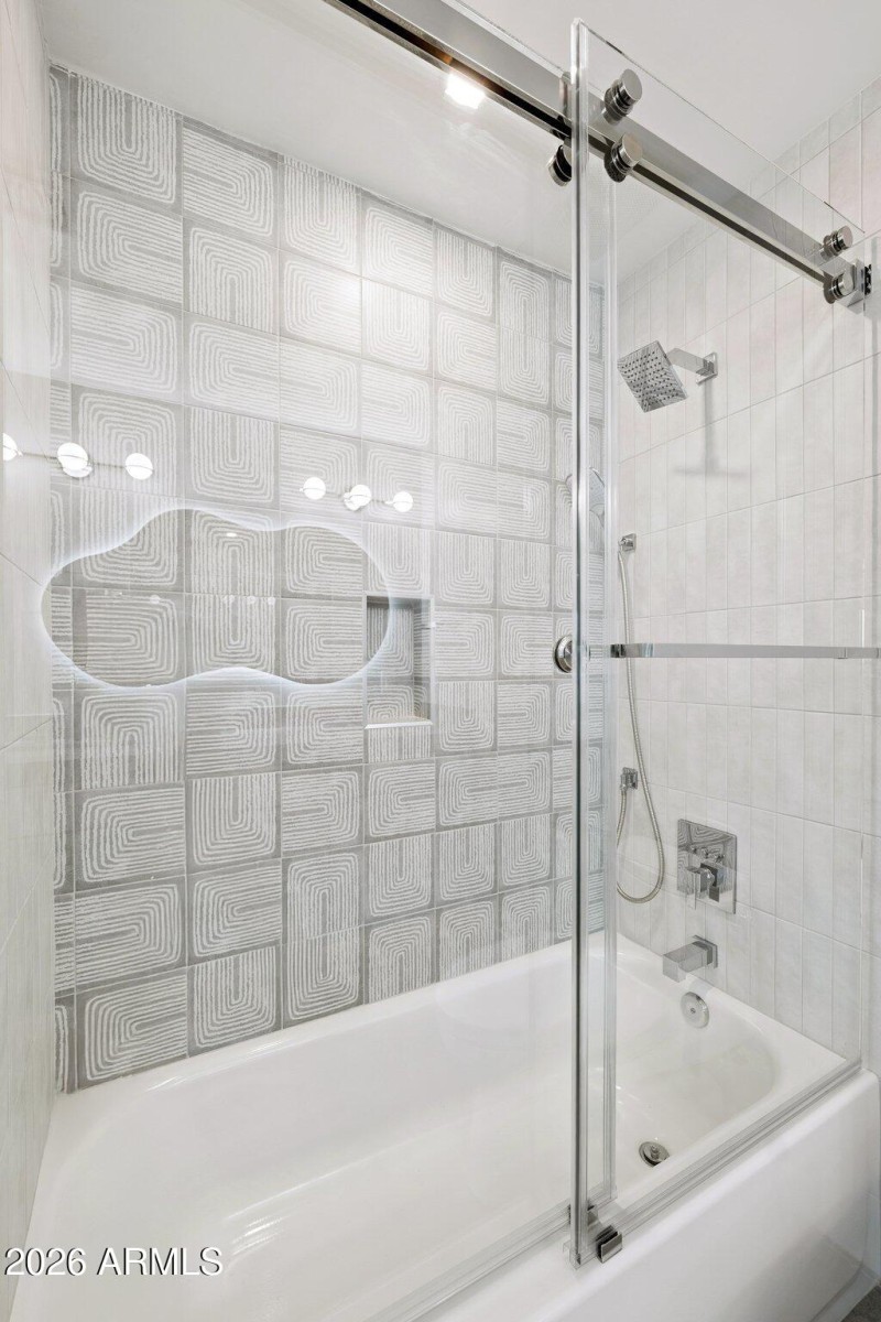 51-web-or-mls-7501-n-21st-pl