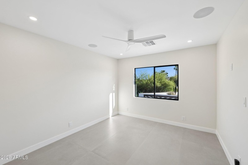 52-web-or-mls-7501-n-21st-pl