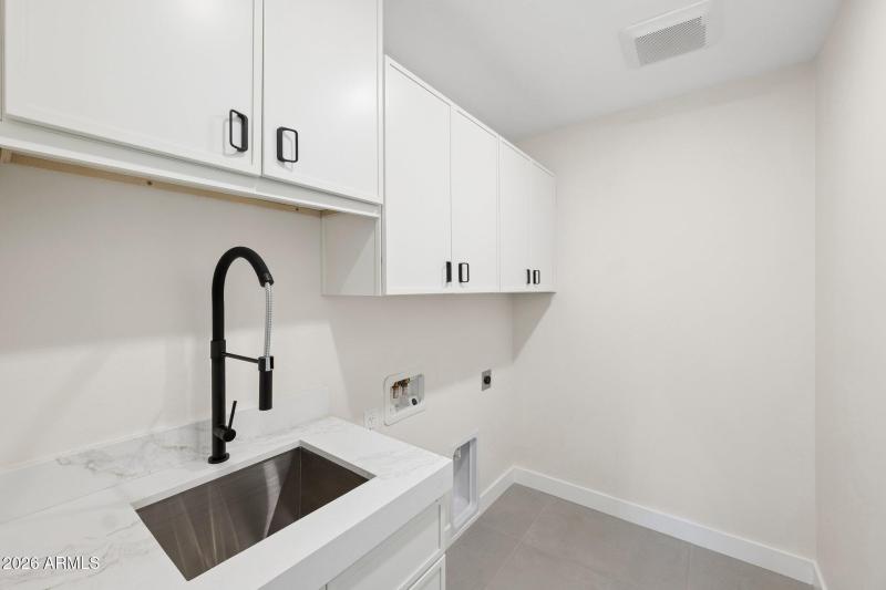 54-web-or-mls-7501-n-21st-pl