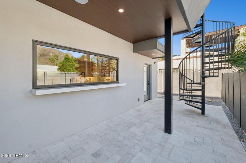 64-web-or-mls-7501-n-21st-pl