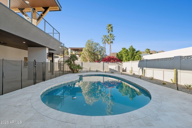 70-web-or-mls-7501-n-21st-pl