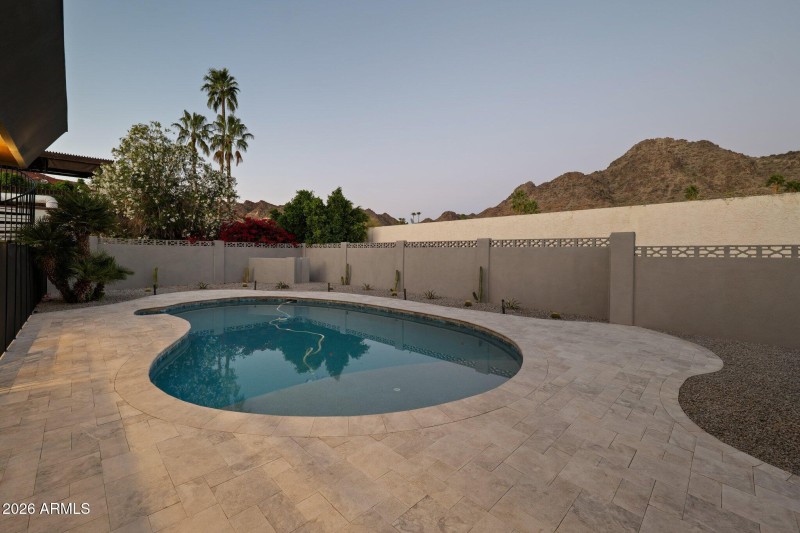 90-web-or-mls-7501-n-21st-pl