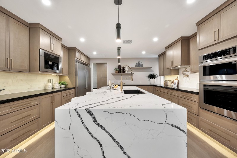 1955 E Greenway Rd-17