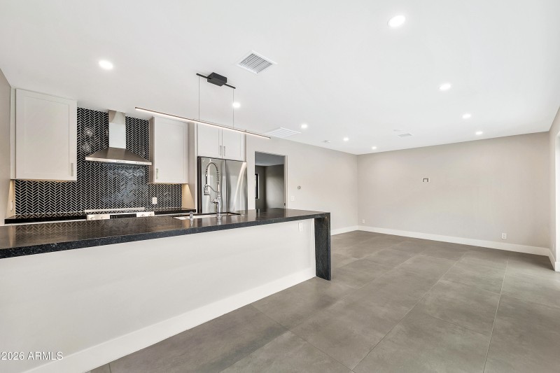 1955 E Greenway Rd-50